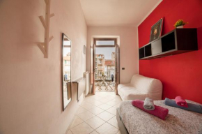 Cozy ROOM STANZA close city center in a family House Stanza in appartamento condiviso noi viviamo in casa STANZA in affitto